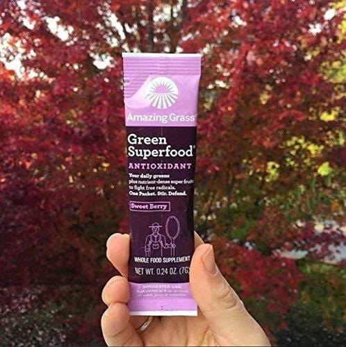Amazing Grass Green Superfood Sweet Berry Antioxidant Natural Organic Smoothie | Detox cleanse weight loss | Elderberry, Wheatgrass, and 7 Super Greens | 30 Count Packets | Bonus Shaker Cup