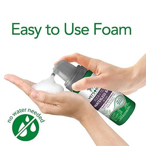 Vet's Best Flea and Tick Waterless Bath Foam Dry Shampoo for Cats, 5 oz