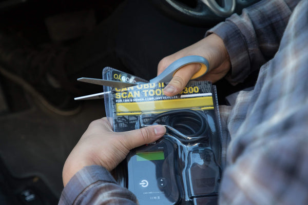 OBD2 Scanner CAN OBDII Code Reader - Scan Tool for Check Engine Light - Universal Diagnostic for Car, SUV, Truck and Van (MS300)