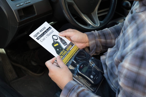 OBD2 Scanner CAN OBDII Code Reader - Scan Tool for Check Engine Light - Universal Diagnostic for Car, SUV, Truck and Van (MS300)