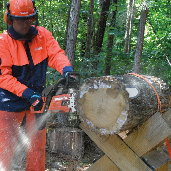 Makita USA Makita EA5600FREG 18" 56 cc Ridgeline Chain Saw, Soft Red