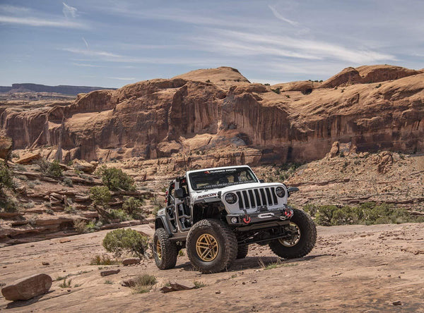 Rugged Ridge 11549.04 Arcus Front Bumper, w/Winch Tray & Tow Hooks, 18-19 Jeep JL/JT